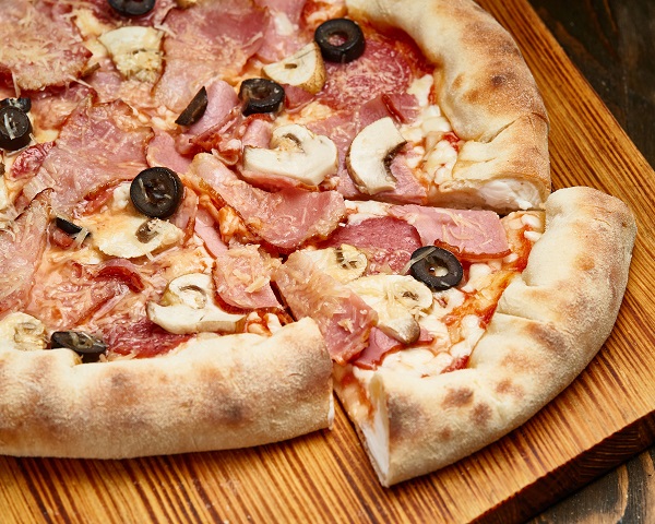 Піца Фірмова з сирним бортом