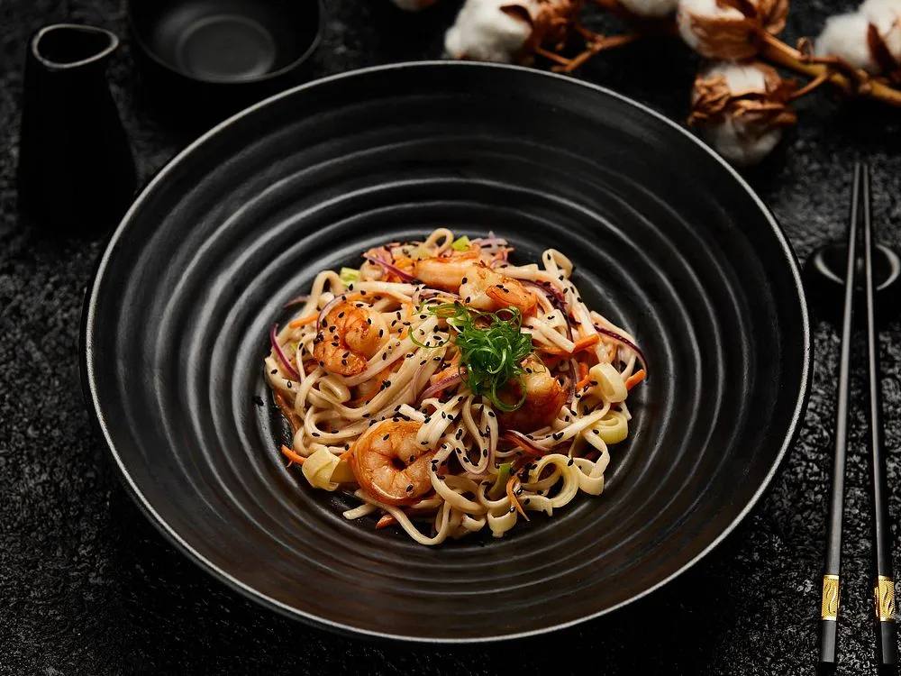 Локшина удон з креветками з вершково-кокосовим соусом