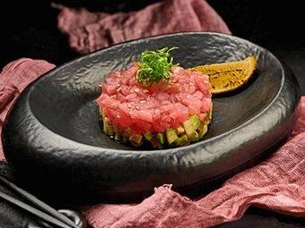 Тартар з тунця на гуакамоле