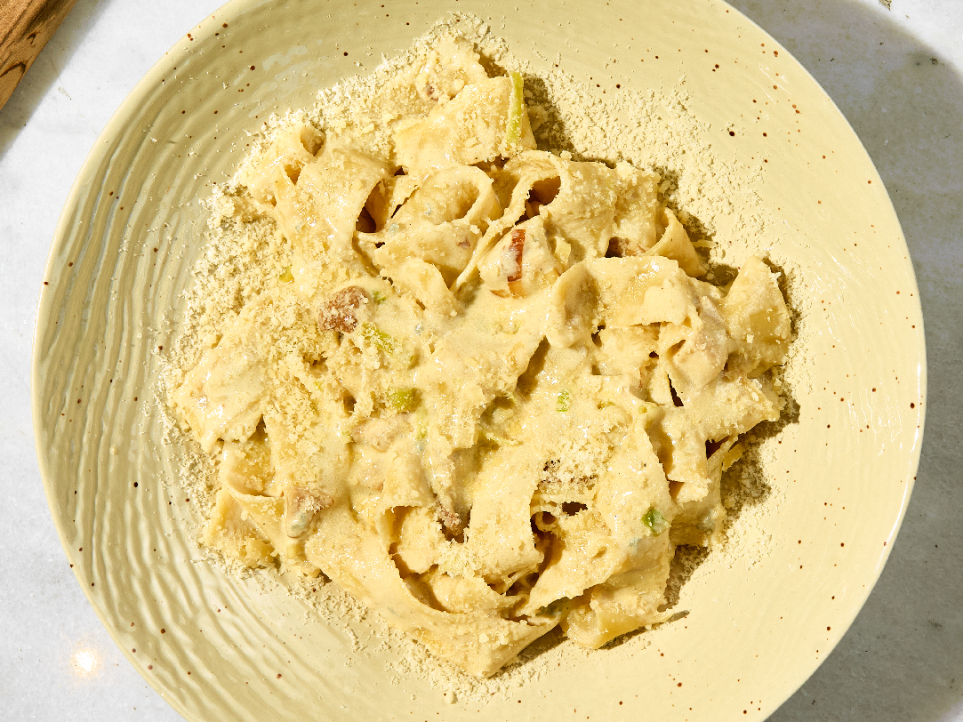 Тальятеле з білими грибами та сиром Горгонзола