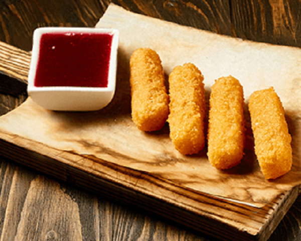 Сирні скибочки з соусом із журавлини