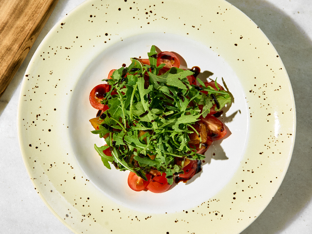 Салат з сиром Страчателла та запеченим баклажаном